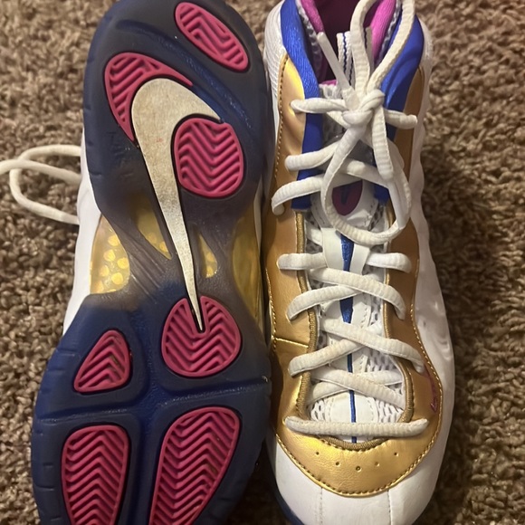 Nike - Picture 2 of 4